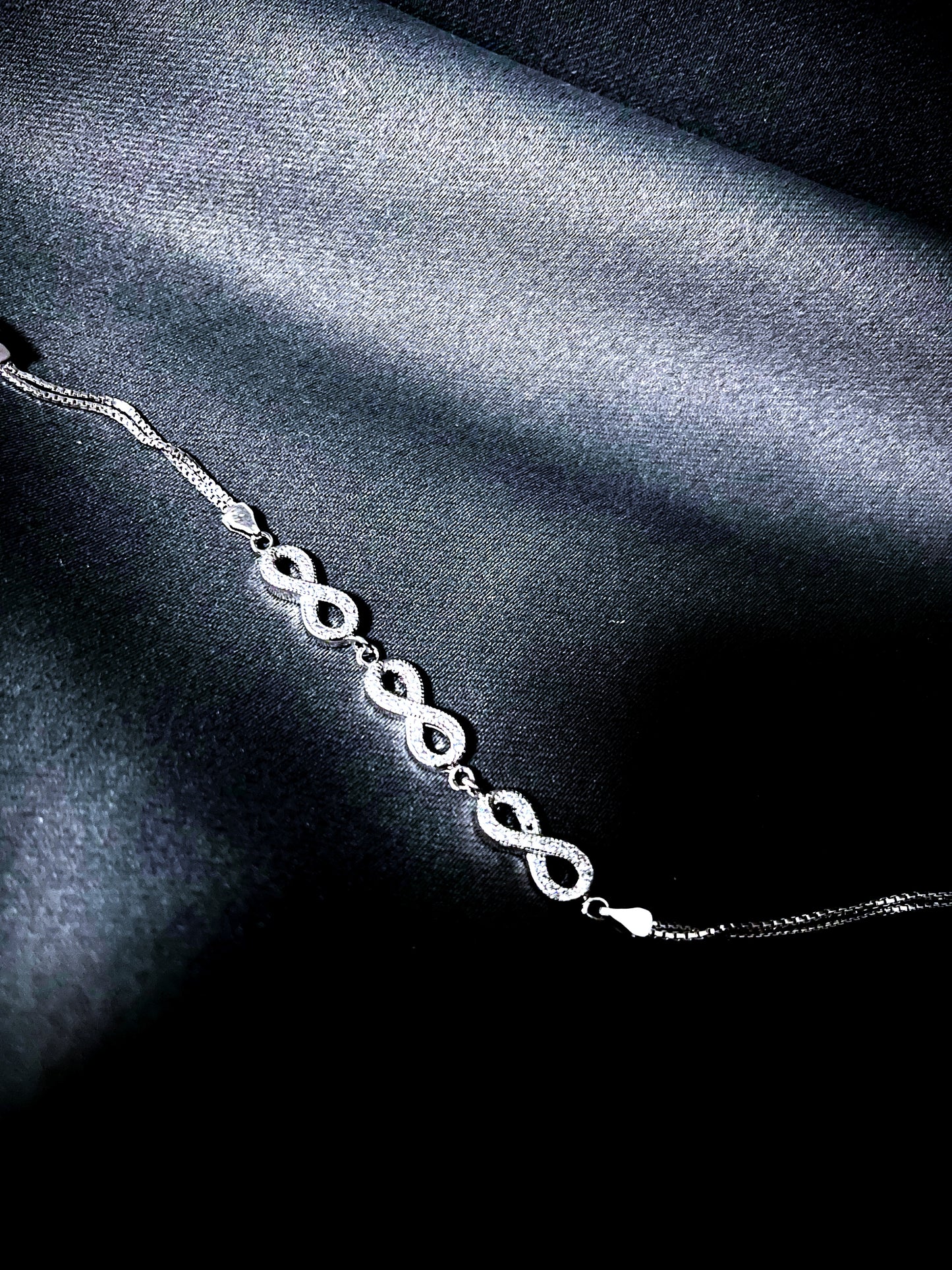 Drei Unendlichkeits Armband